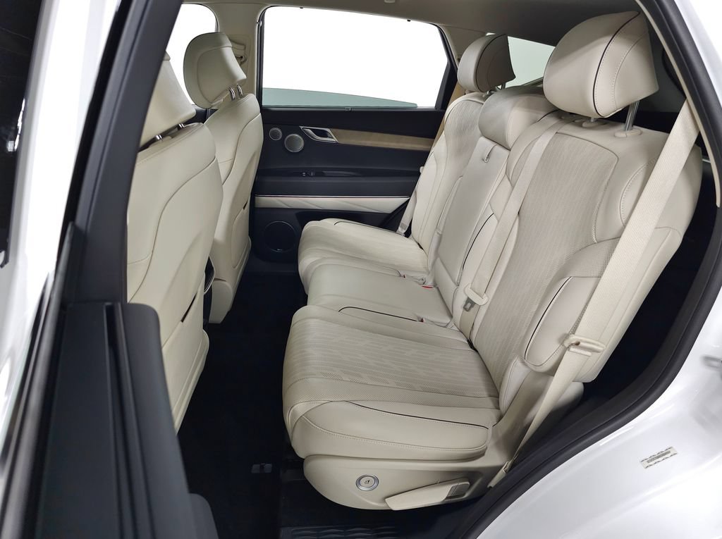 Used 2024 Genesis GV80 2.5T w/ Advanced Package AWD/4WD image 40