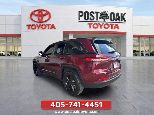 Used 2025 Jeep Grand Cherokee Limited w/ Black Appearance Package AWD/4WD image 4