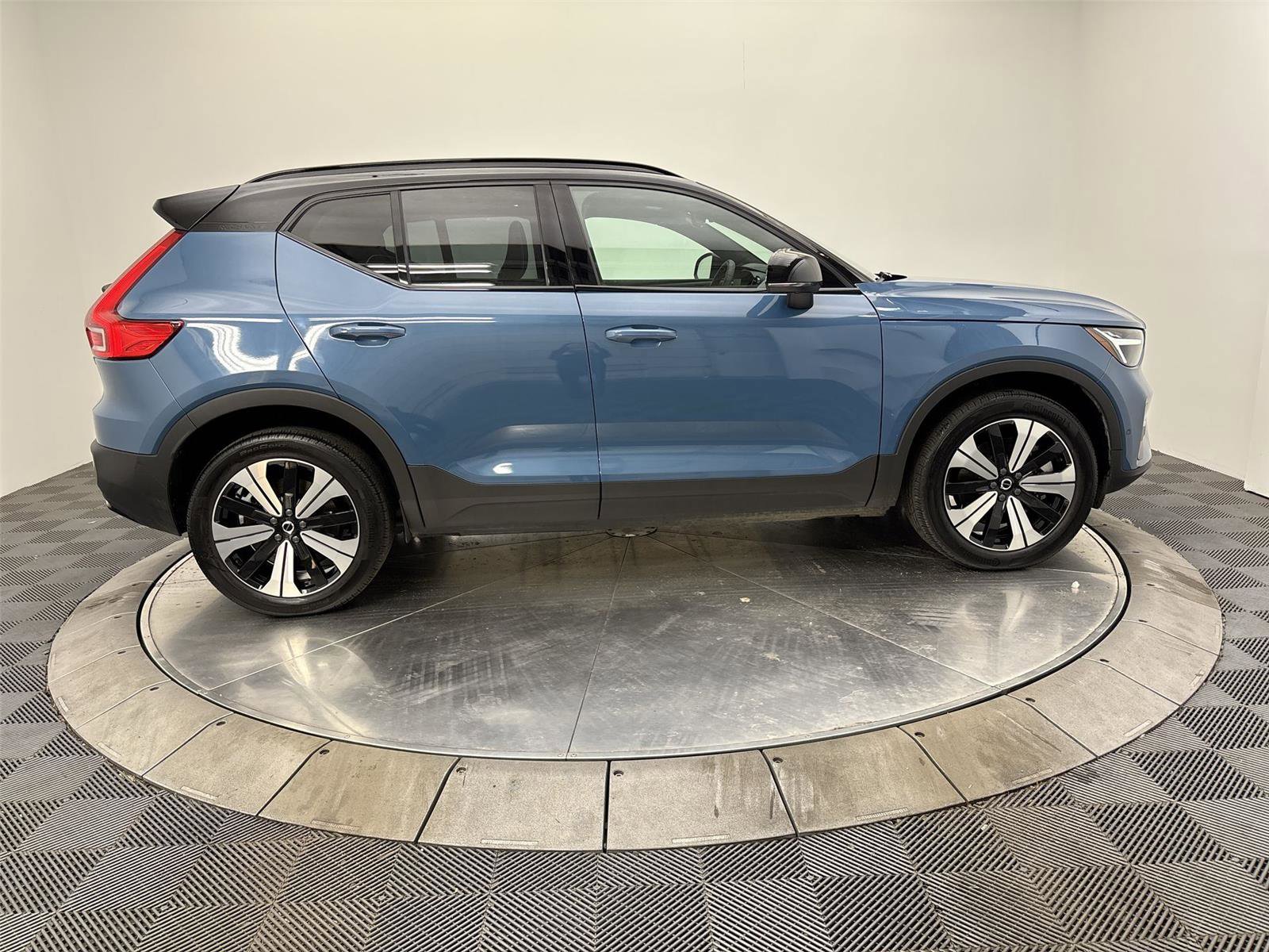 Used 2023 Volvo XC40 Recharge Plus AWD/4WD image 17