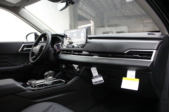 New 2025 Mitsubishi Outlander SEL image 17