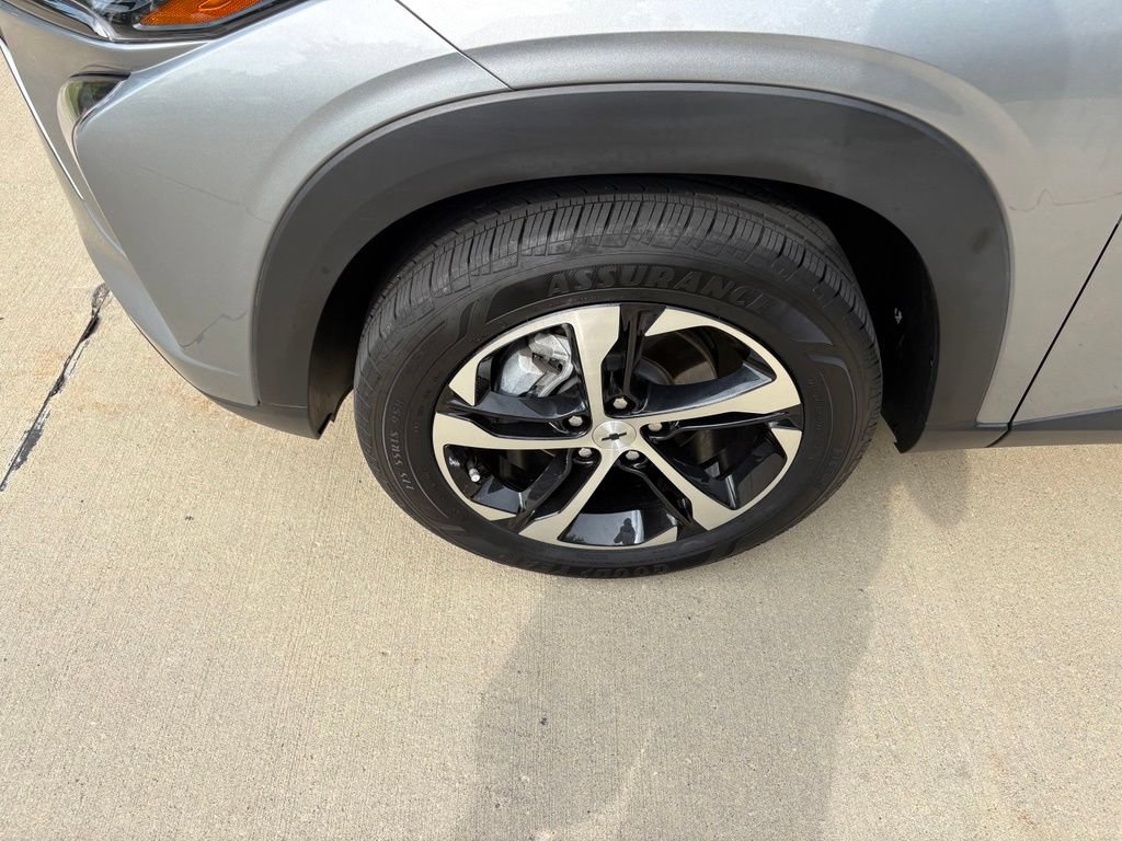Used 2025 Chevrolet Trax RS w/ Sunroof Package FWD image 49