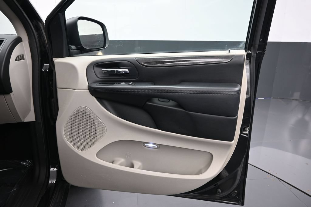 Used 2016 Dodge Grand Caravan SXT FWD image 33