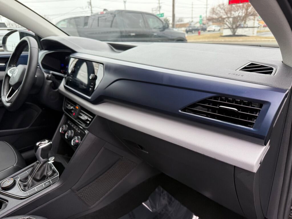 Used 2023 Volkswagen Taos SE w/ Panoramic Sunroof Package AWD/4WD image 29