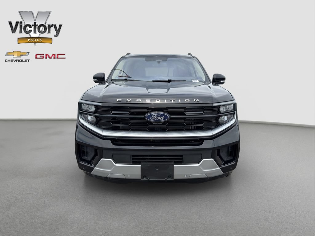 Used 2025 Ford Expedition Max Platinum w/ Driver's Package AWD/4WD image 2