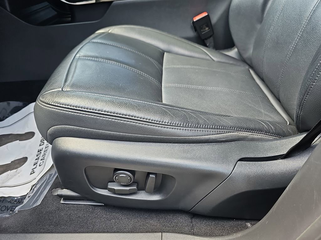 Used 2023 Land Rover Range Rover Evoque R-Dynamic SE image 33