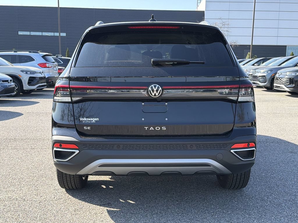 New 2026 Volkswagen Taos SE FWD image 4