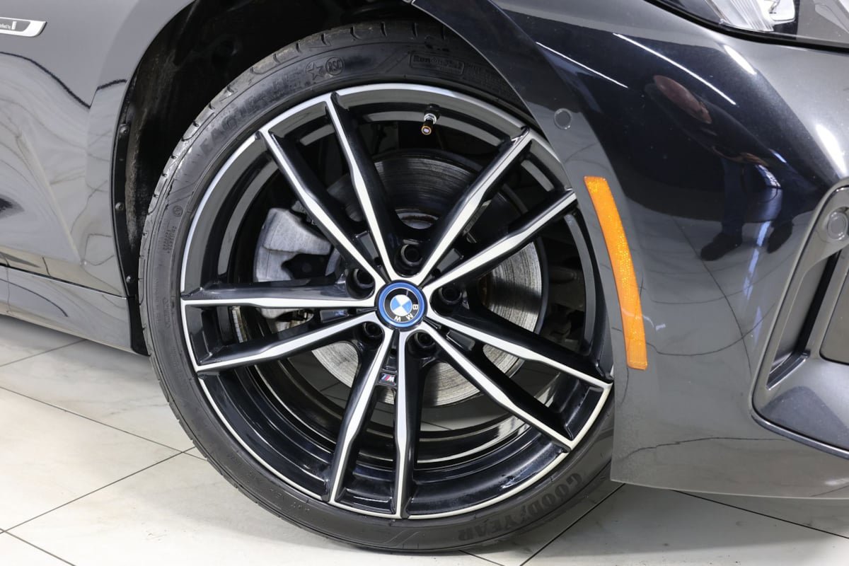 Used 2023 BMW 330e w/ M Sport Package RWD image 14