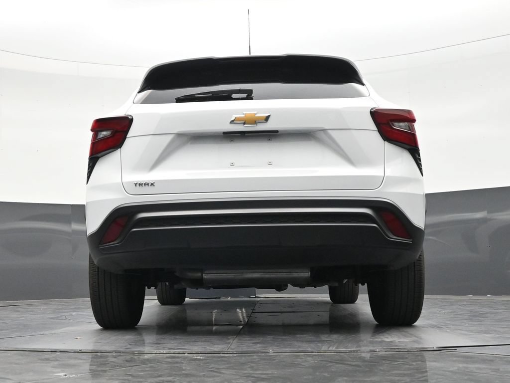 Used 2026 Chevrolet Trax LS FWD image 23