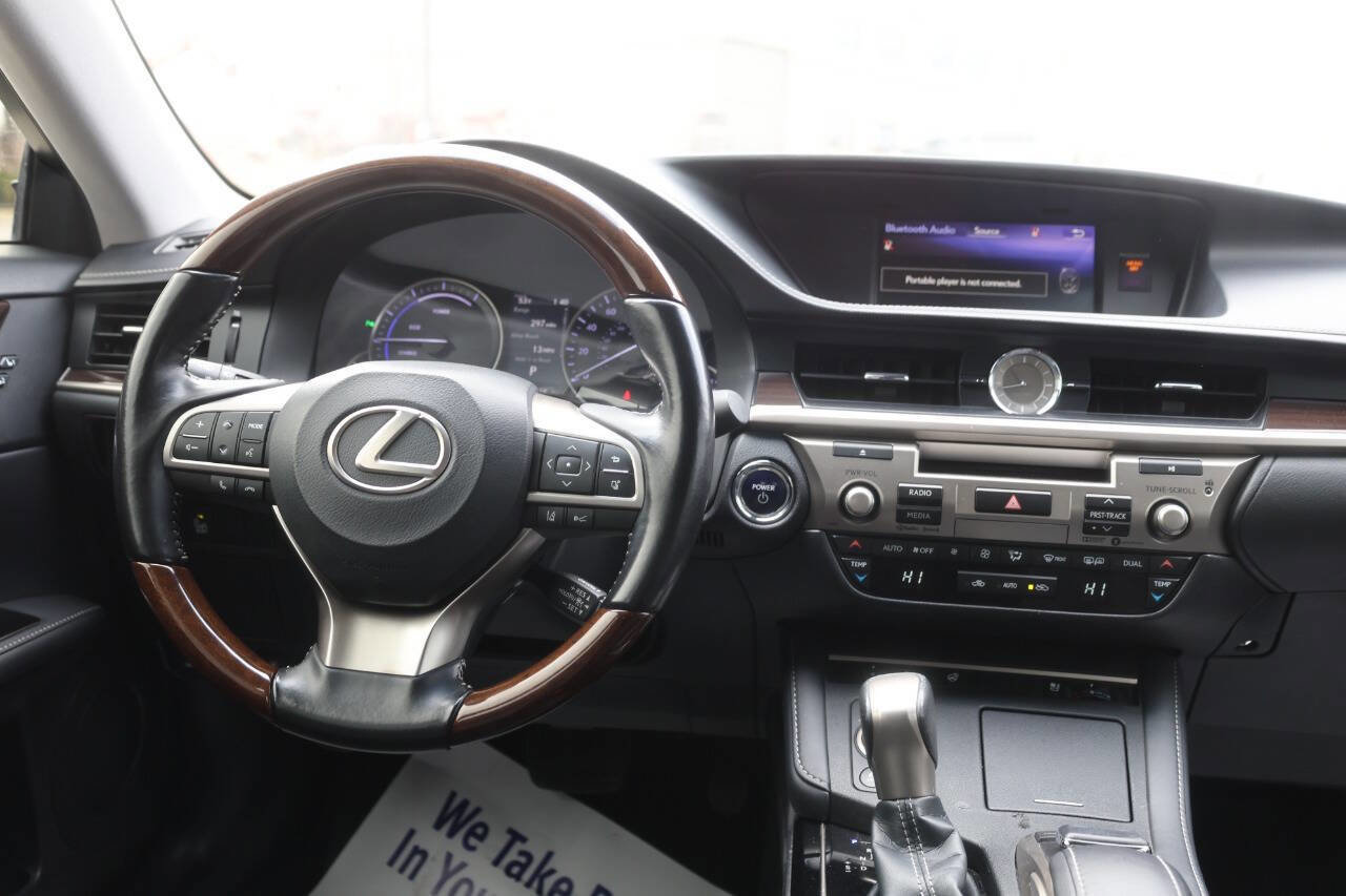 Used 2018 Lexus ES 300h w/ Navigation Package FWD image 23