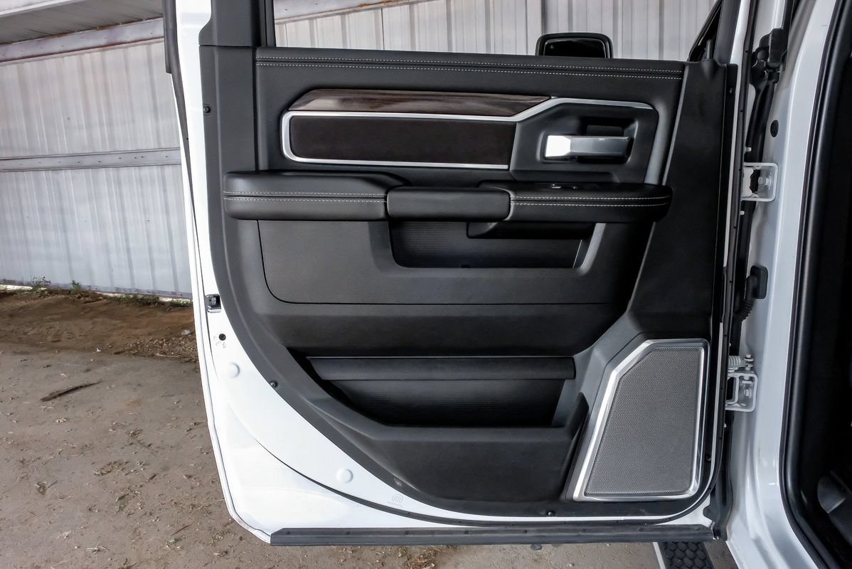 Used 2025 RAM 3500 Laramie AWD/4WD image 47
