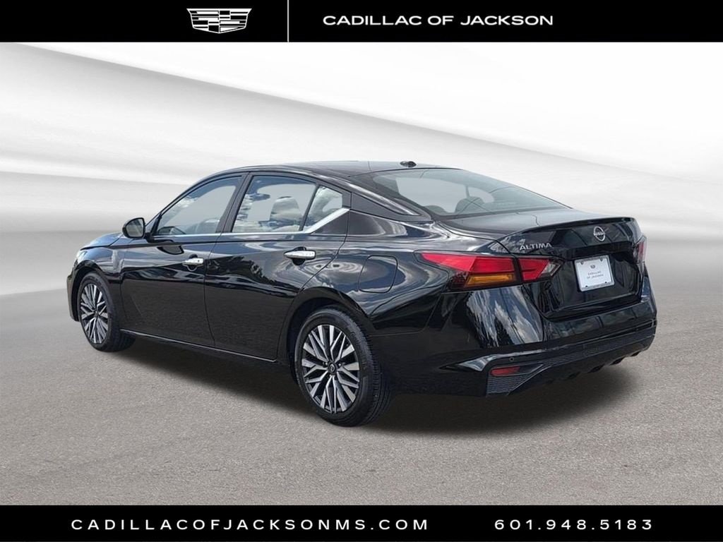 Used 2025 Nissan Altima 2.5 SV FWD image 3