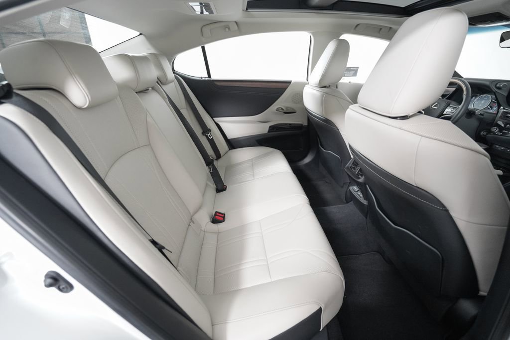 Certified 2024 Lexus ES 350 w/ Technology Package FWD image 18