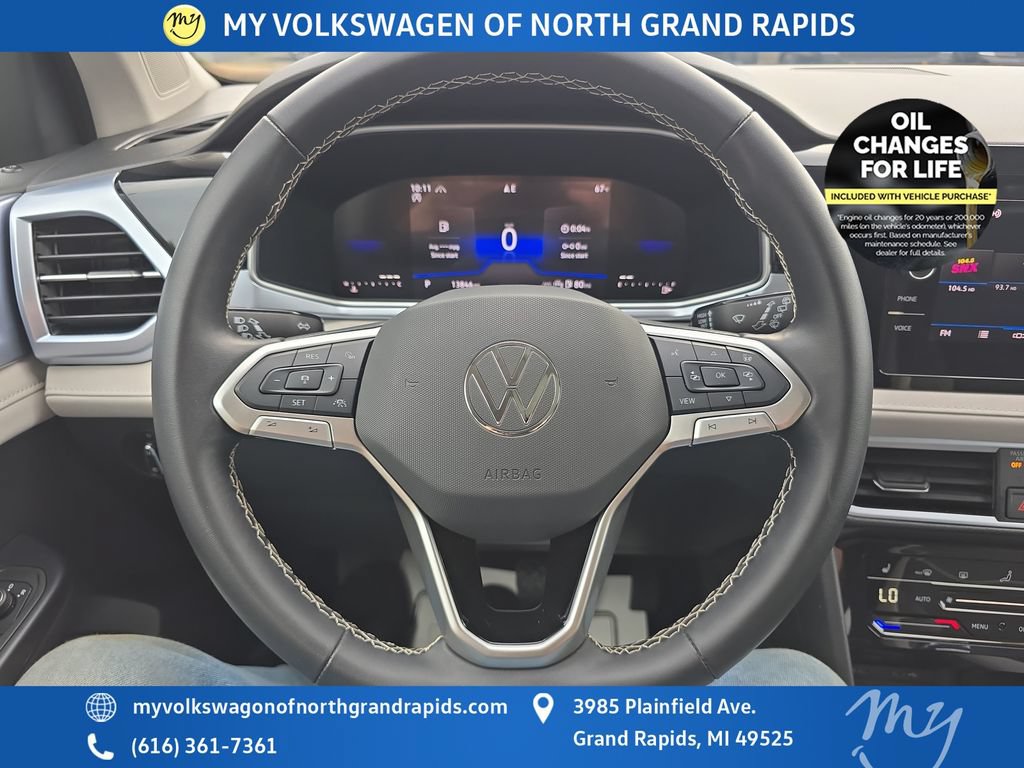 Used 2025 Volkswagen Taos SE w/ Panoramic Sunroof Package AWD/4WD image 15