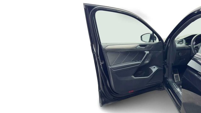 Used 2024 Volkswagen Tiguan SE R-Line image 10