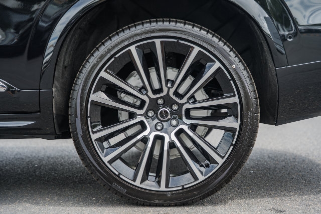 New 2026 Volvo XC90 B6 Plus w/ Protection Package Premier AWD/4WD image 18