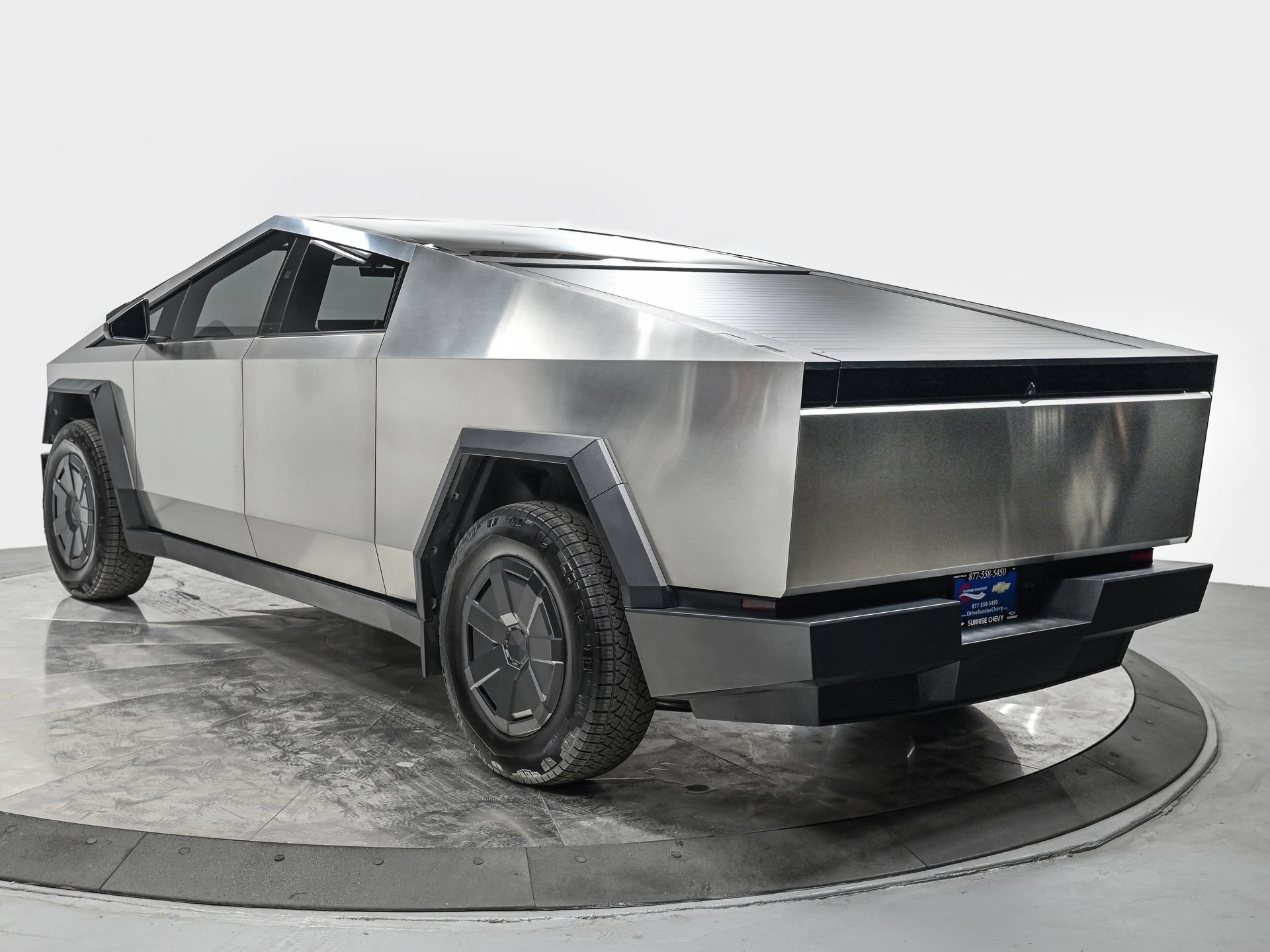 Used 2025 Tesla Cybertruck AWD Crew Cab image 4