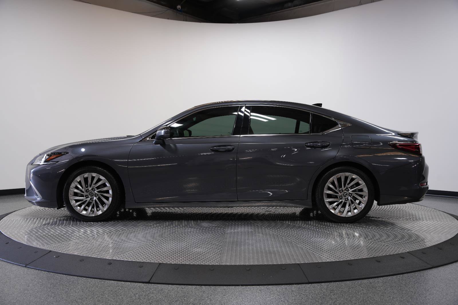 Used 2022 Lexus ES 350 Ultra Luxury w/ Accessory Package 2 FWD image 4