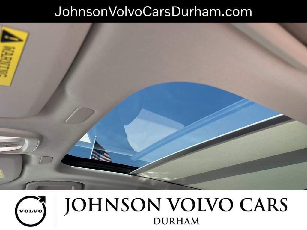 Used 2023 Volvo XC60 B5 Plus AWD/4WD image 16