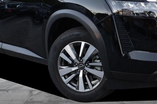 Certified 2026 Nissan Pathfinder SL FWD image 3