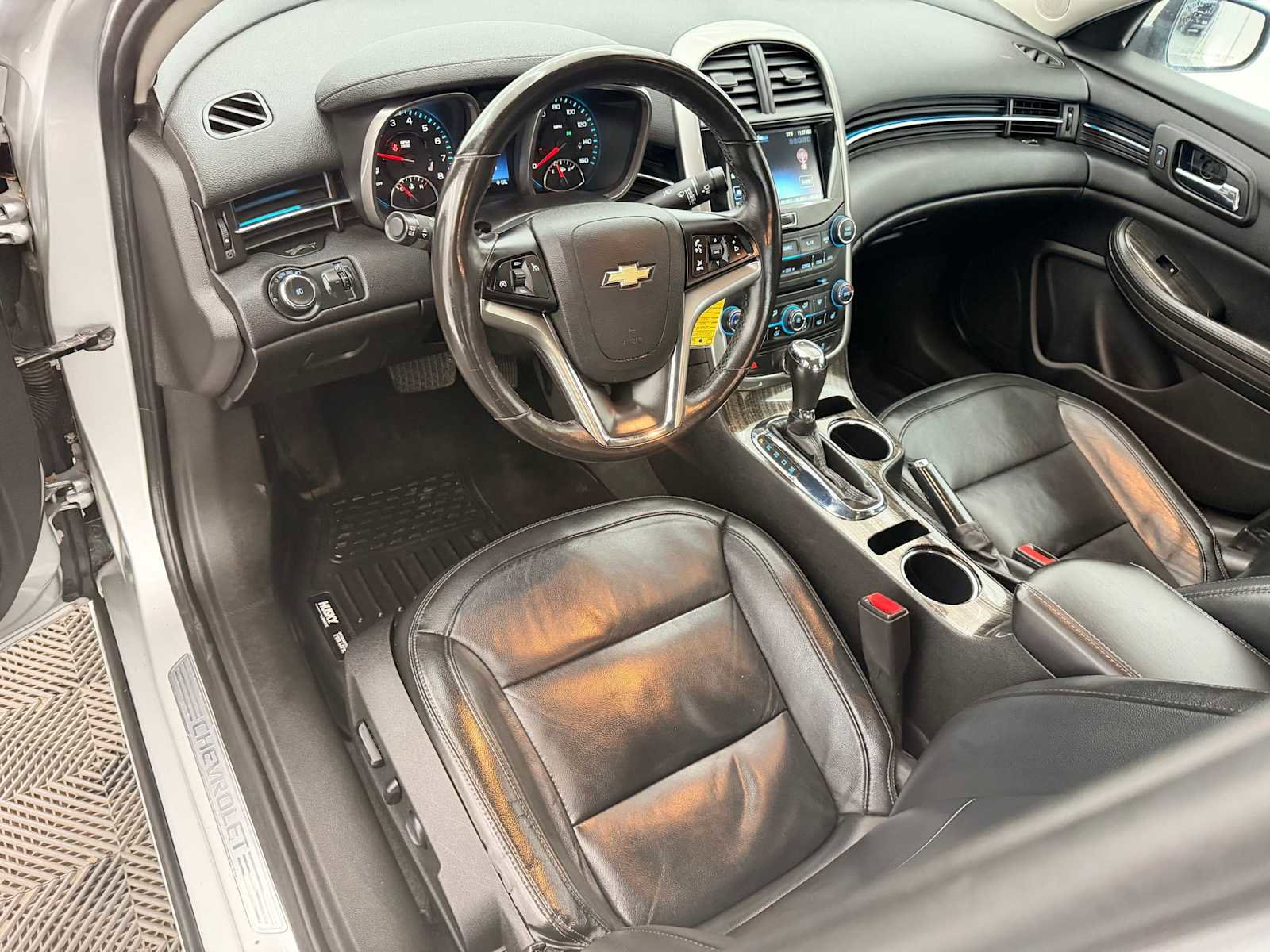 Used 2016 Chevrolet Malibu LTZ image 2