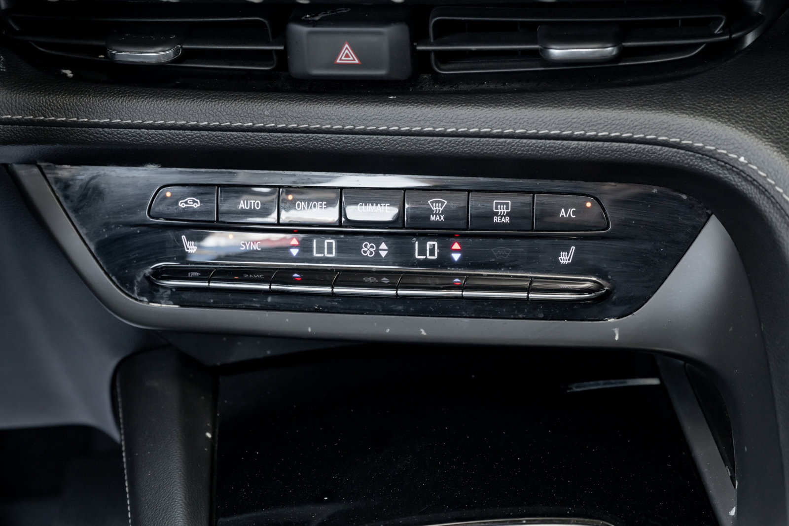 Used 2023 Buick Envision Essence image 31