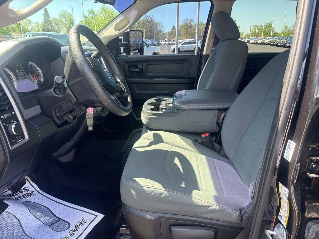 Used 2016 RAM 3500 Tradesman w/ Chrome Appearance Group AWD/4WD image 9