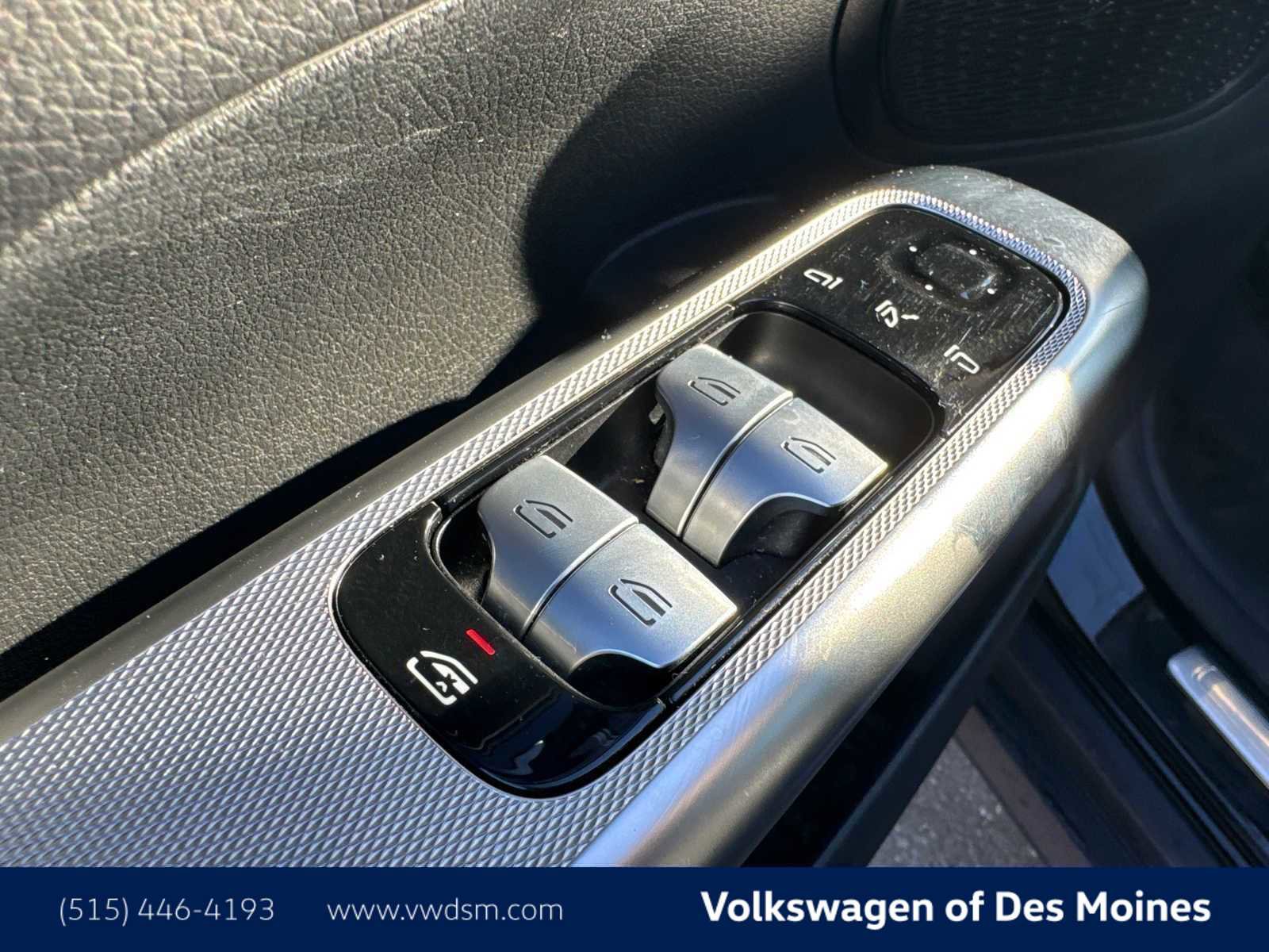 Used 2024 Mercedes-Benz GLC 300 4MATIC image 23