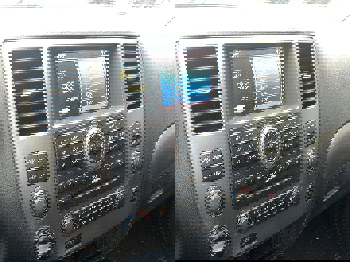 Used 2013 Nissan Armada SV image 35