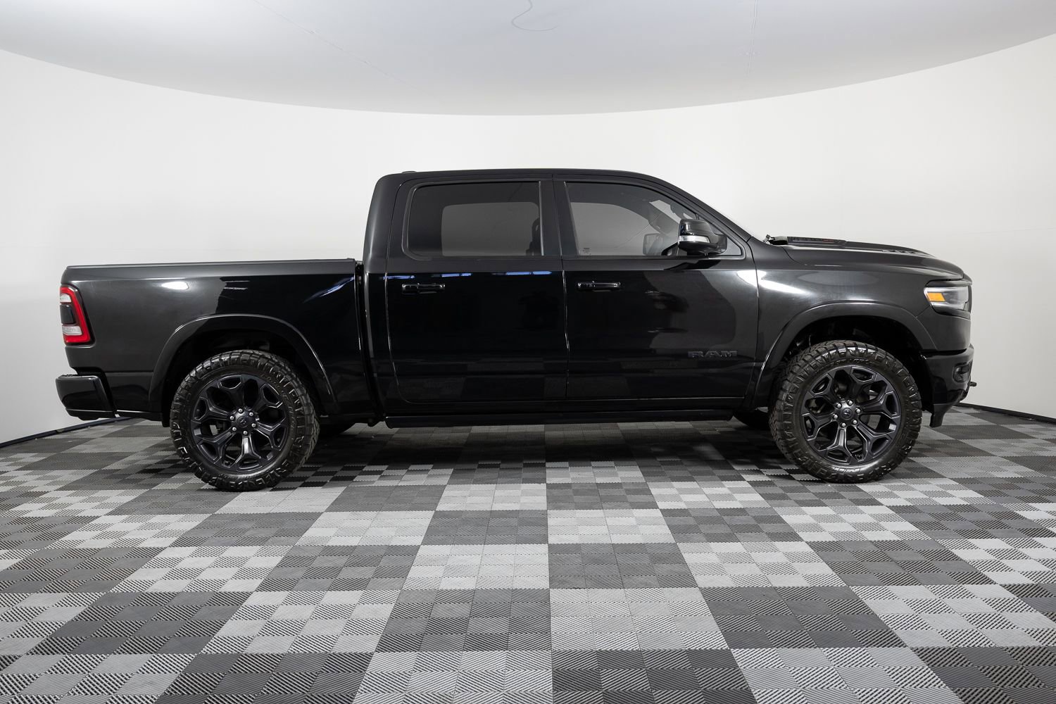 Used 2020 RAM 1500 Limited w/ Black Appearance Package image 9
