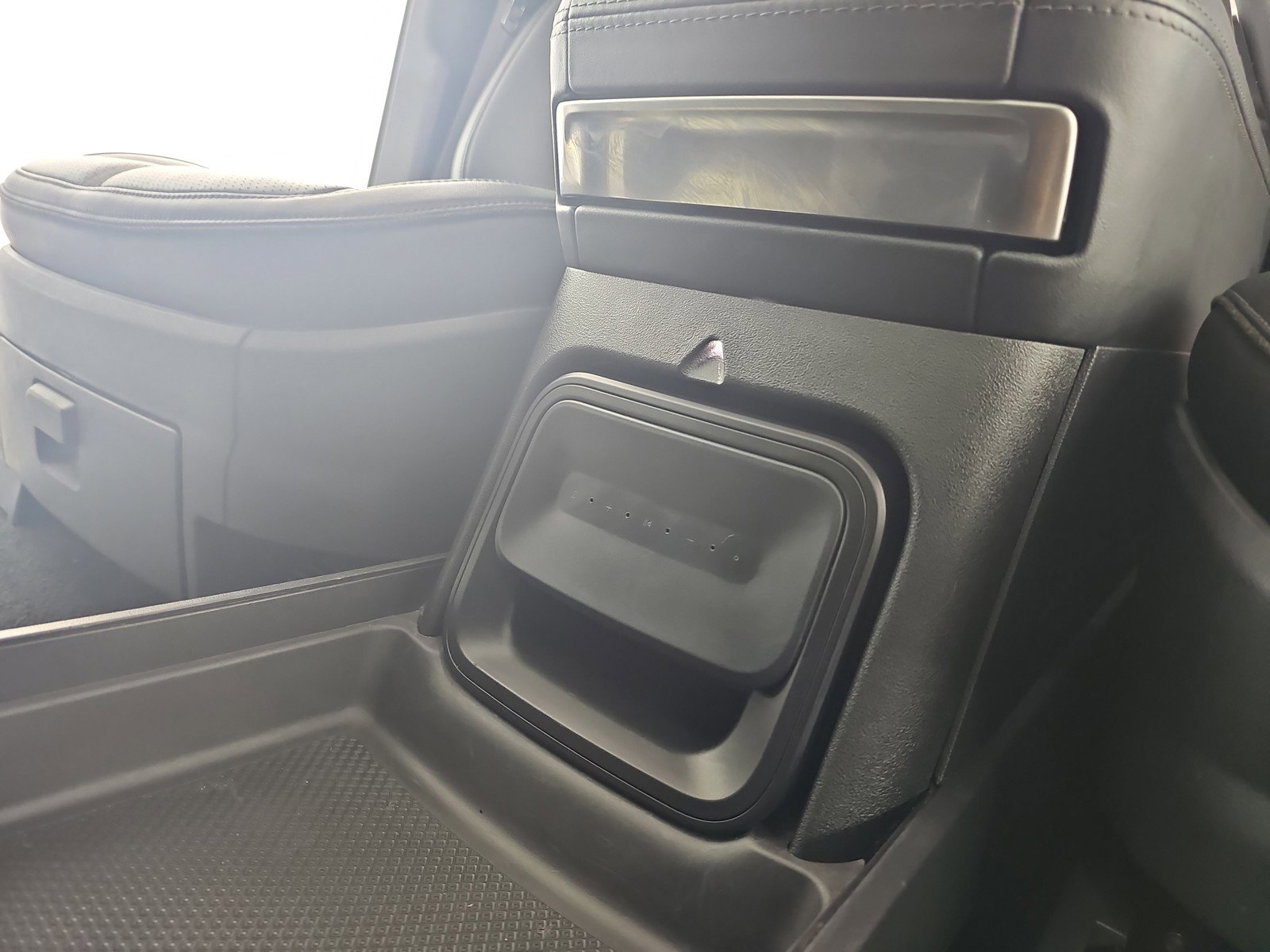 Used 2024 Rivian R1T Adventure AWD/4WD image 31