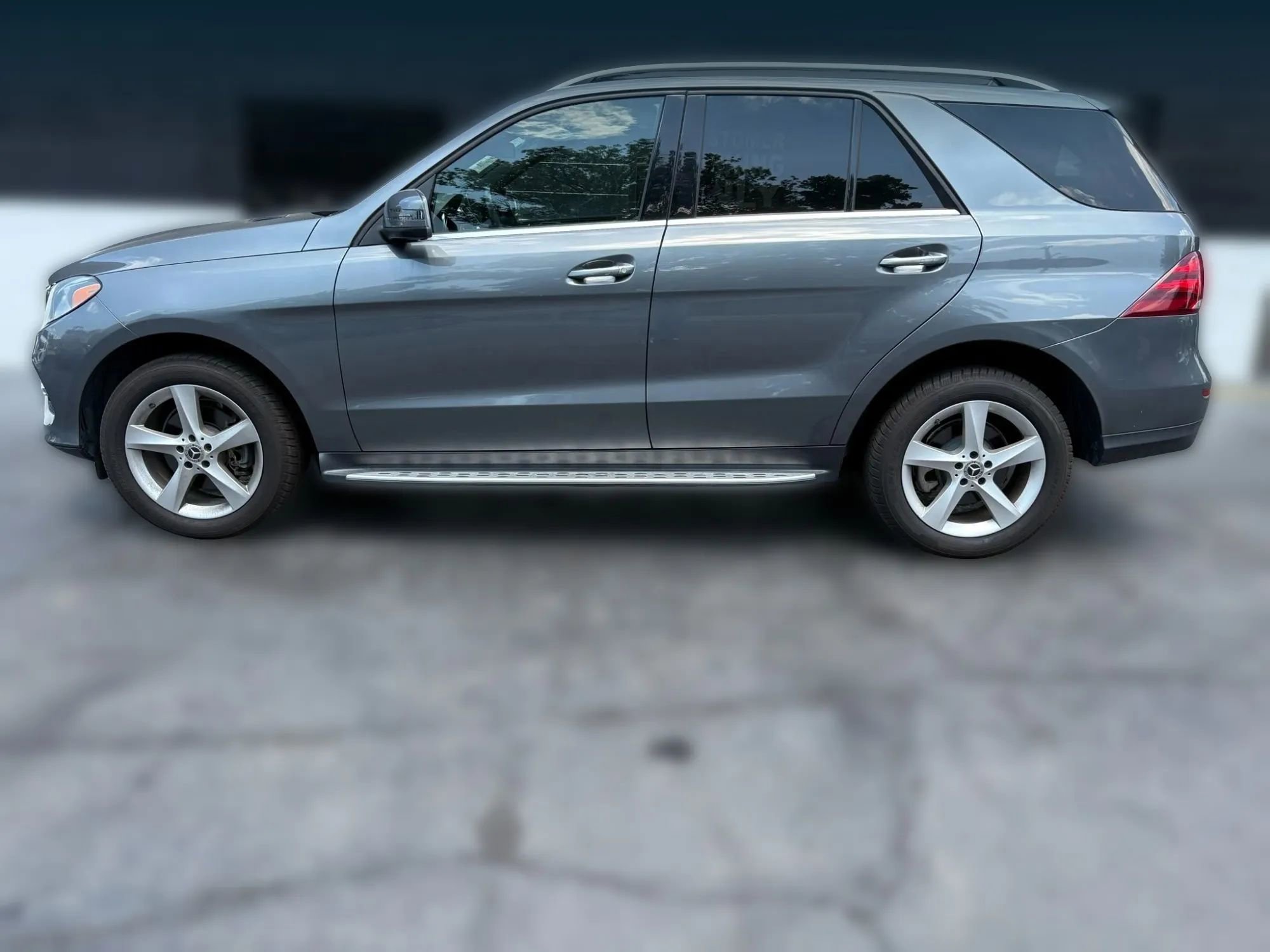 Used 2018 Mercedes-Benz GLE 350 4MATIC w/ Premium 1 Package image 2