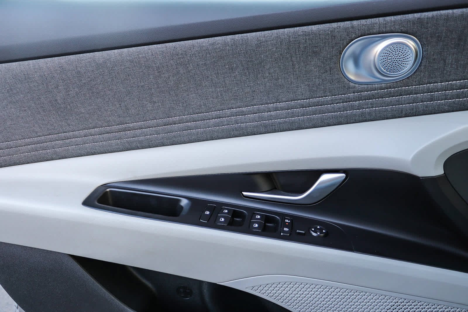 Certified 2025 Hyundai Elantra Limited FWD image 22