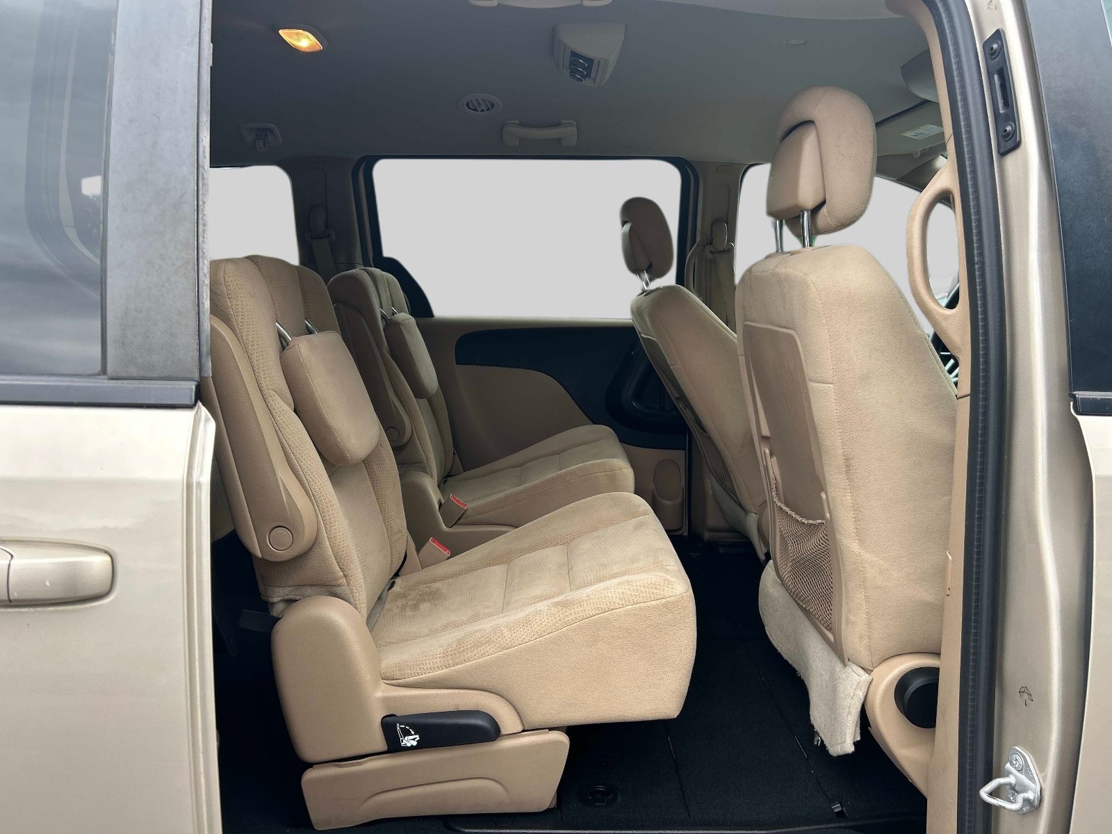 Used 2014 Dodge Grand Caravan SXT FWD image 17