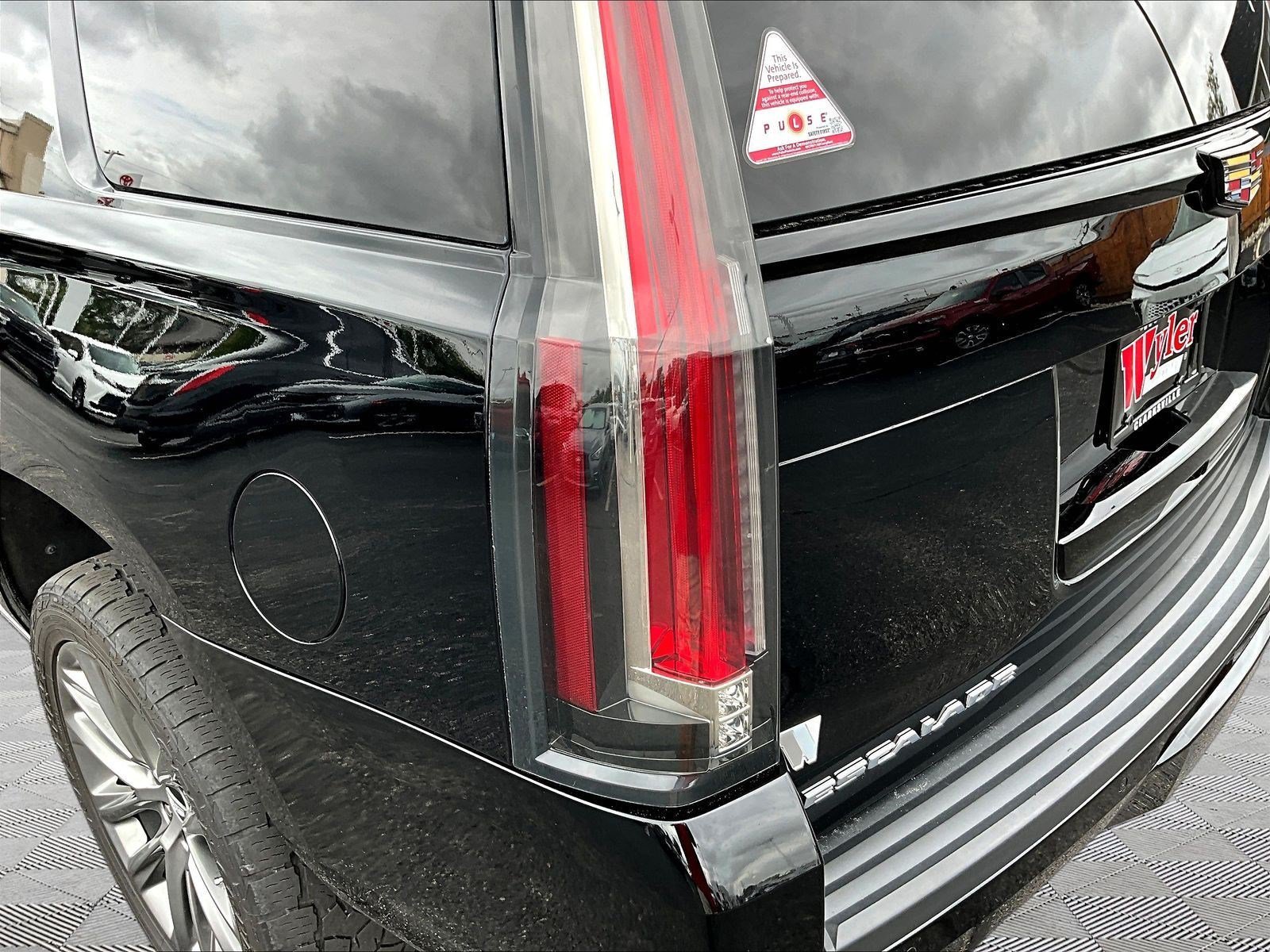 Used 2019 Cadillac Escalade Platinum w/ Escalade Sport Edition AWD/4WD image 22