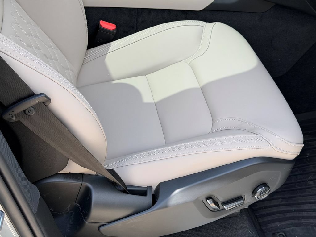 New 2026 Volvo XC90 B6 Plus AWD/4WD image 8