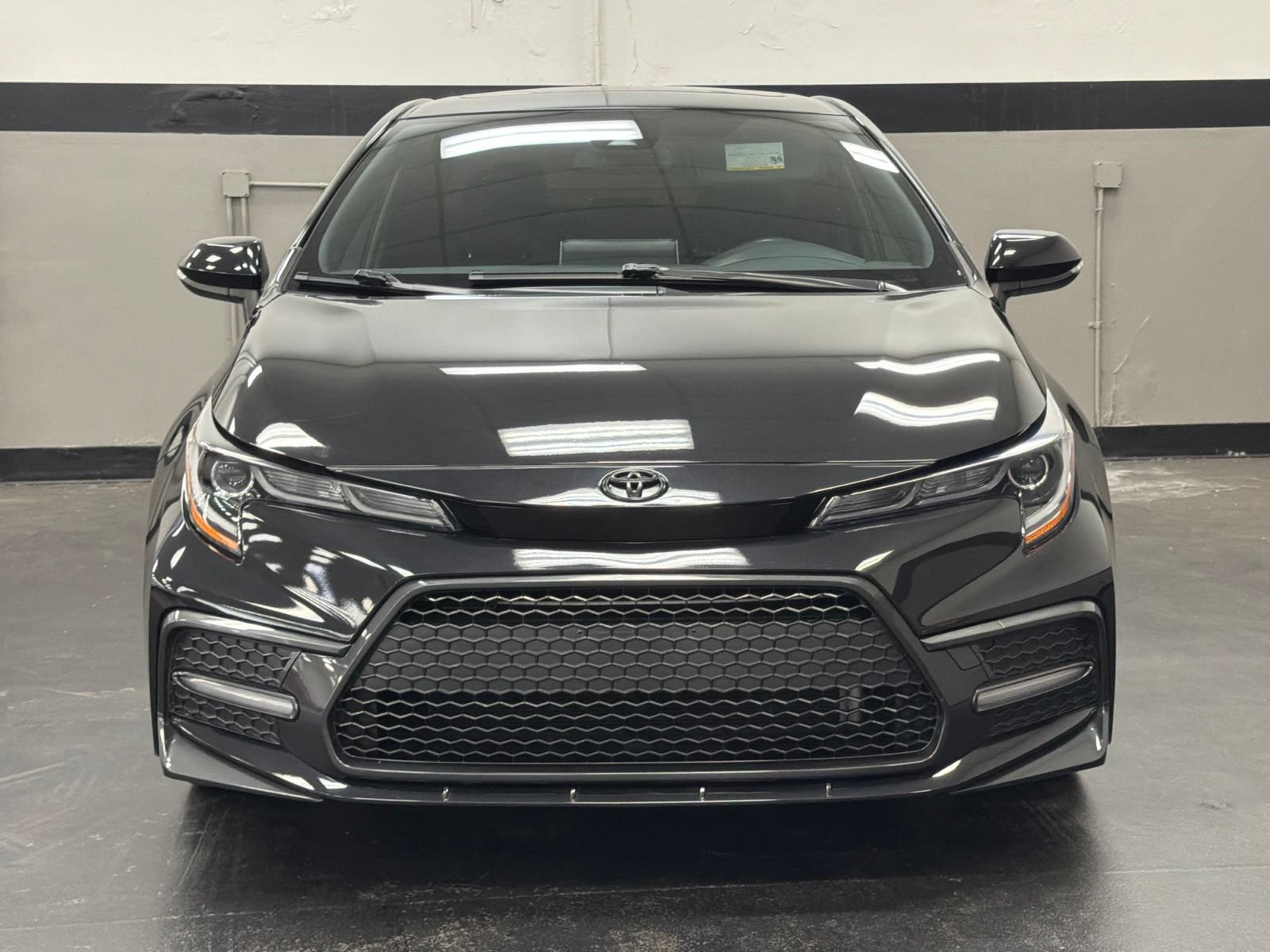 Used 2021 Toyota Corolla SE w/ SE Premium Package FWD image 3