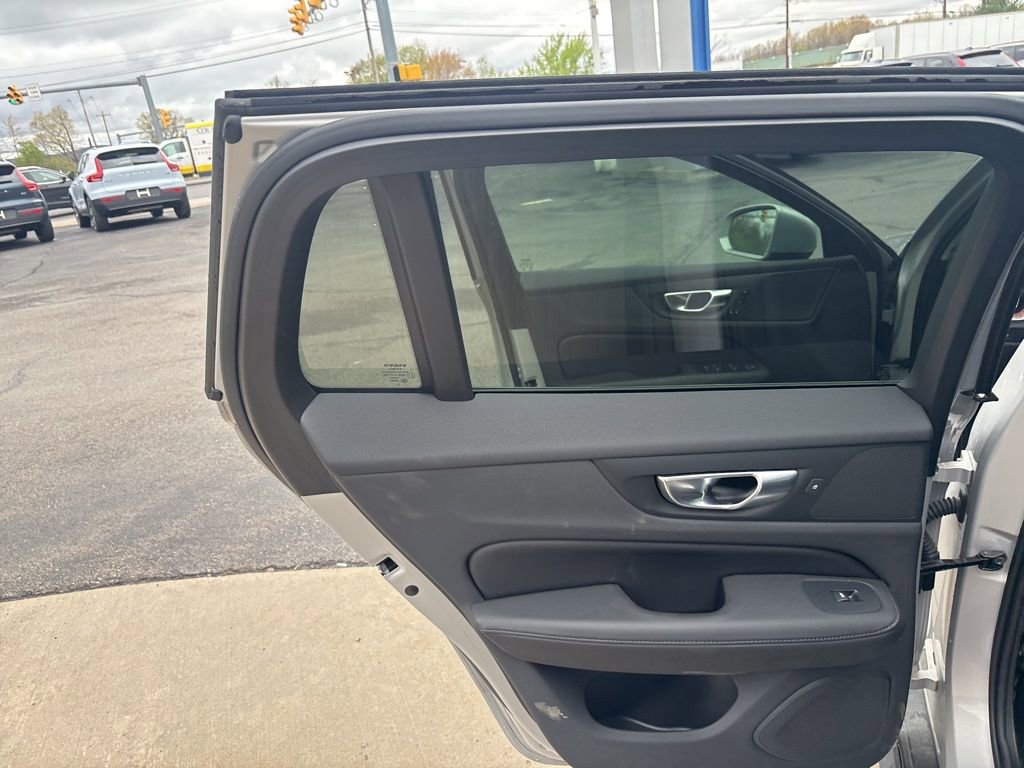 Used 2025 Volvo V60 B5 Cross Country Plus AWD/4WD image 27