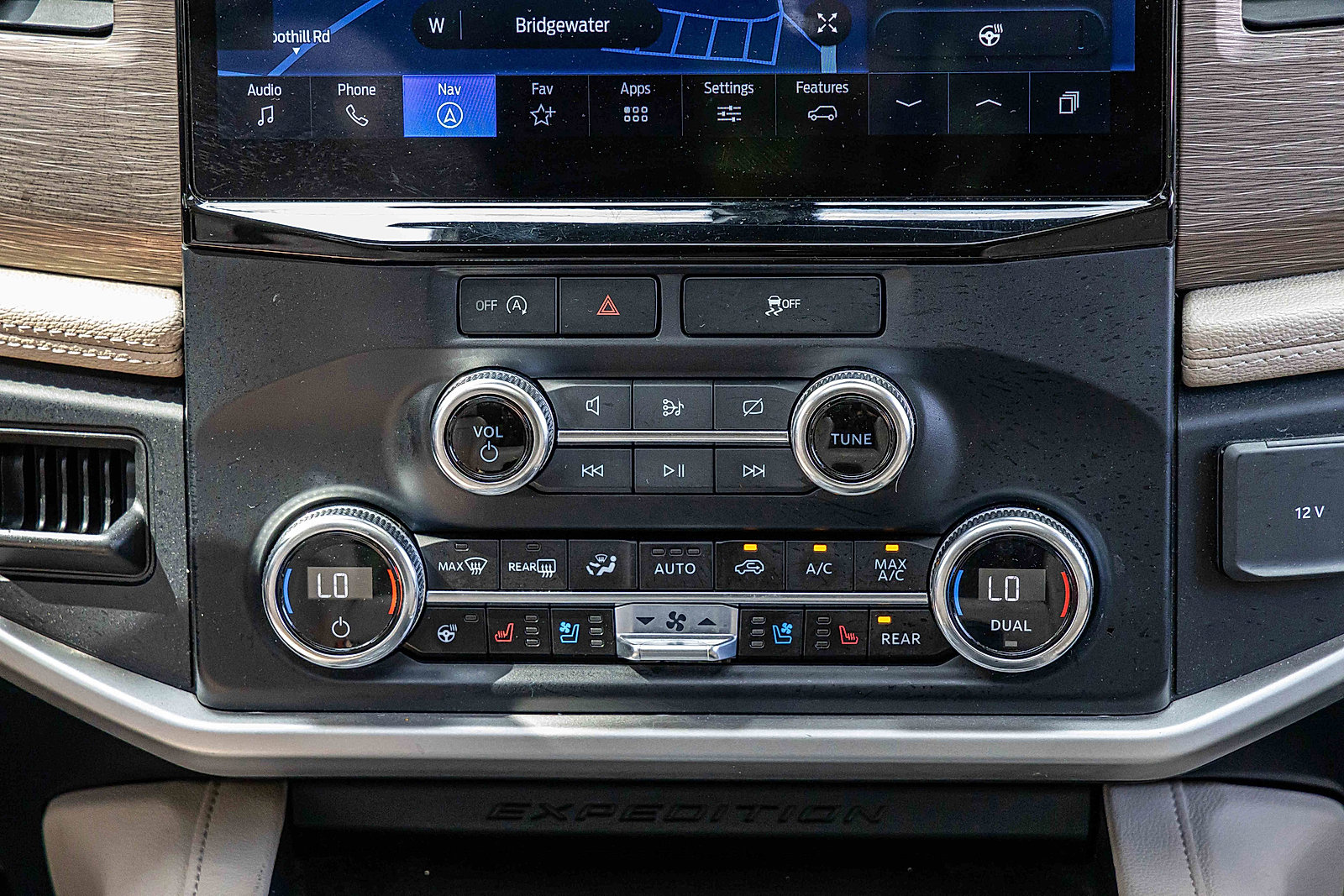 Used 2023 Ford Expedition Limited image 13