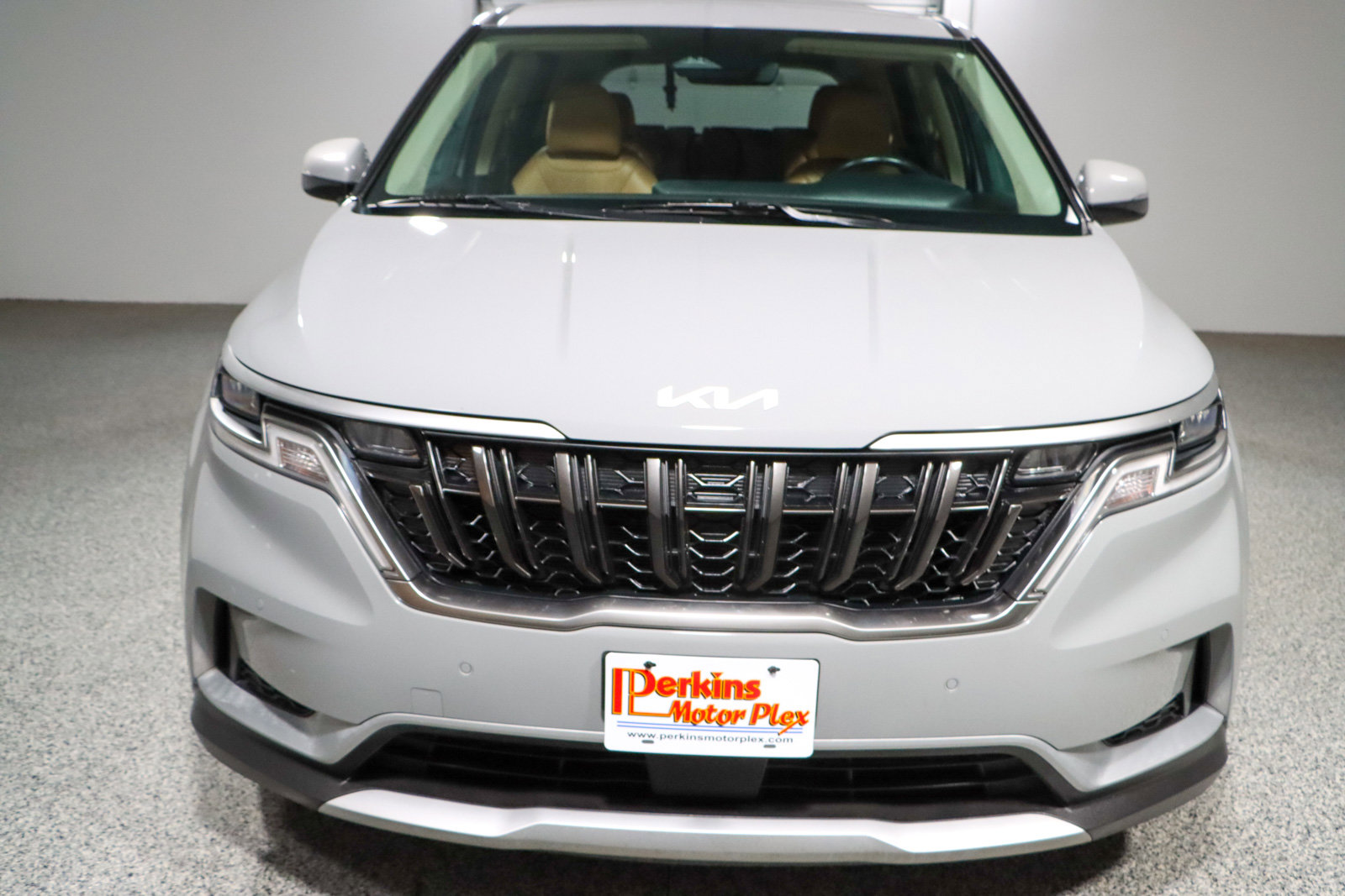 Used 2024 Kia Carnival EX image 4