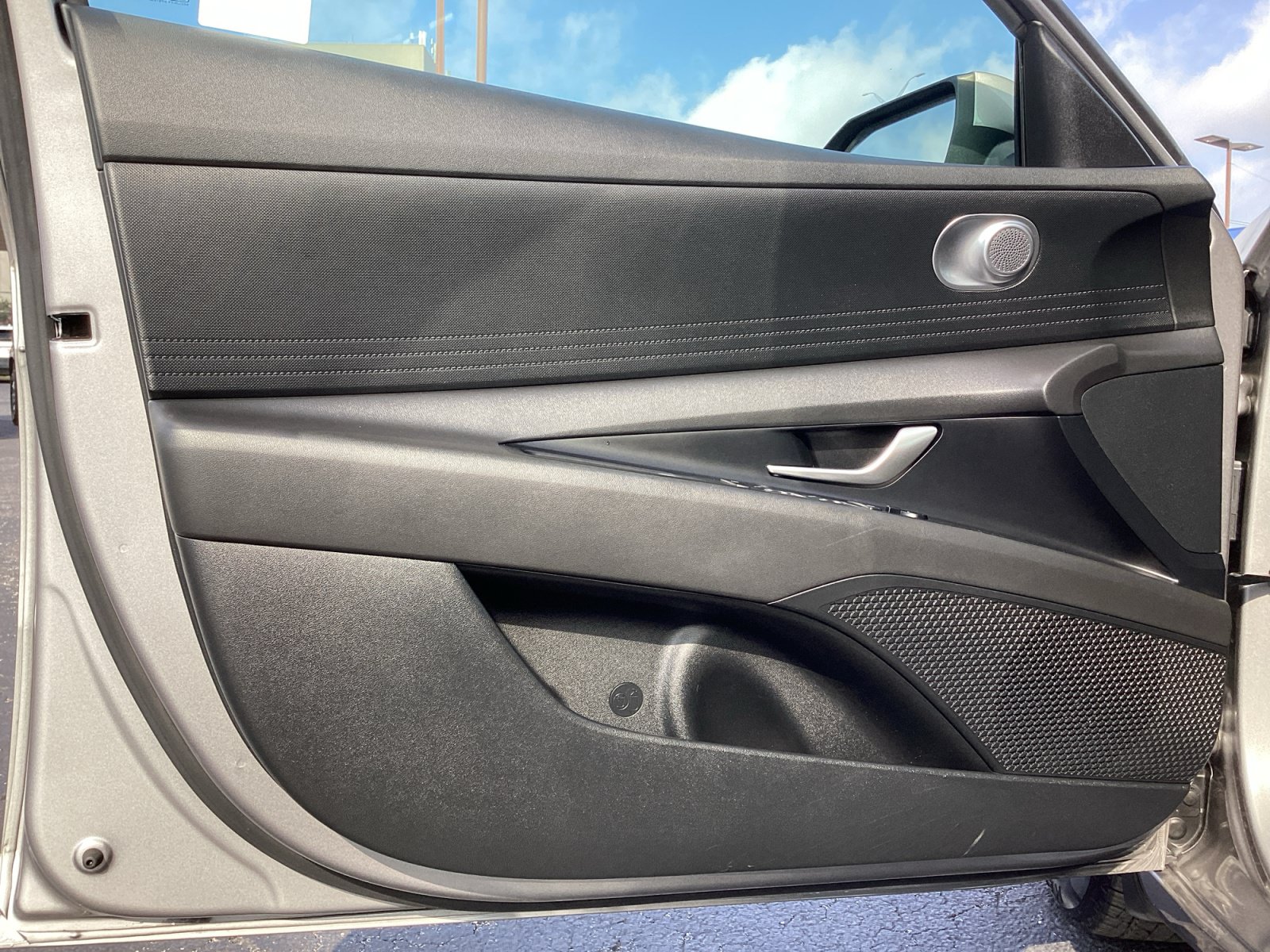 Used 2024 Hyundai Elantra SE FWD image 29