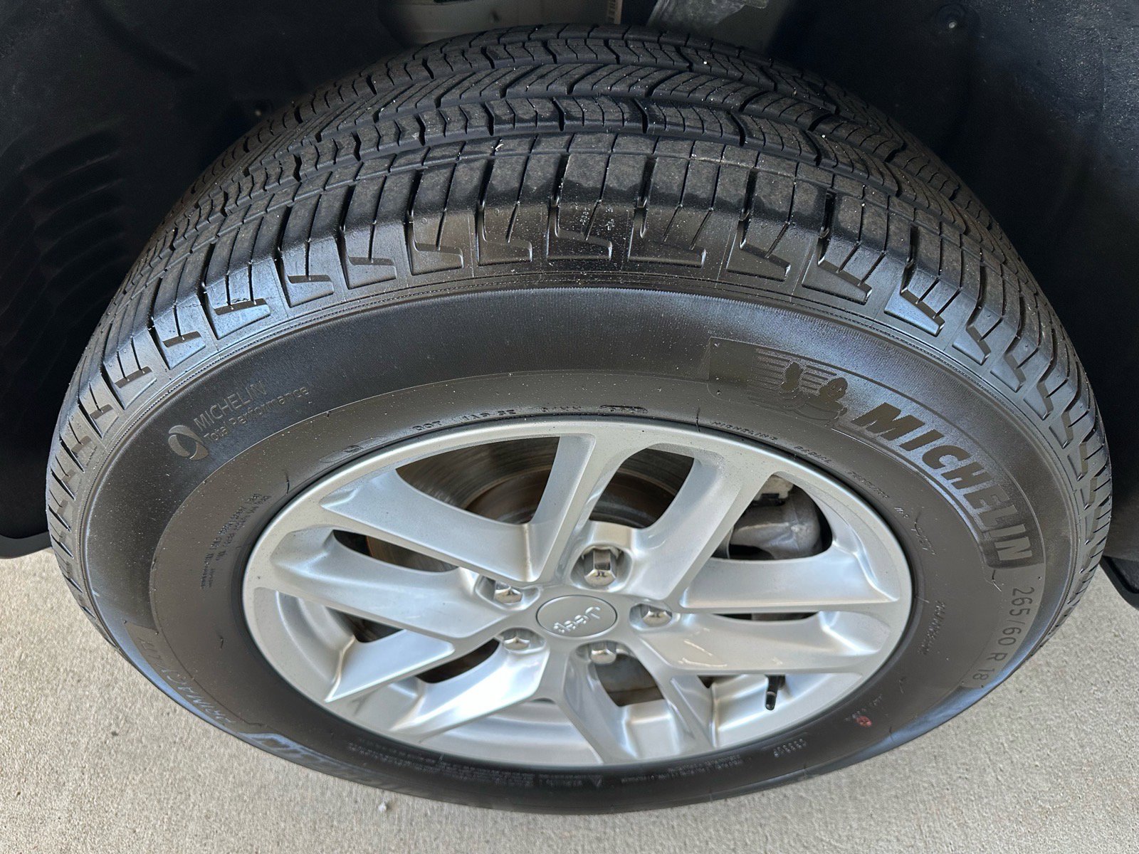 Used 2024 Jeep Grand Cherokee L Laredo w/ Luxury Tech Group I image 8