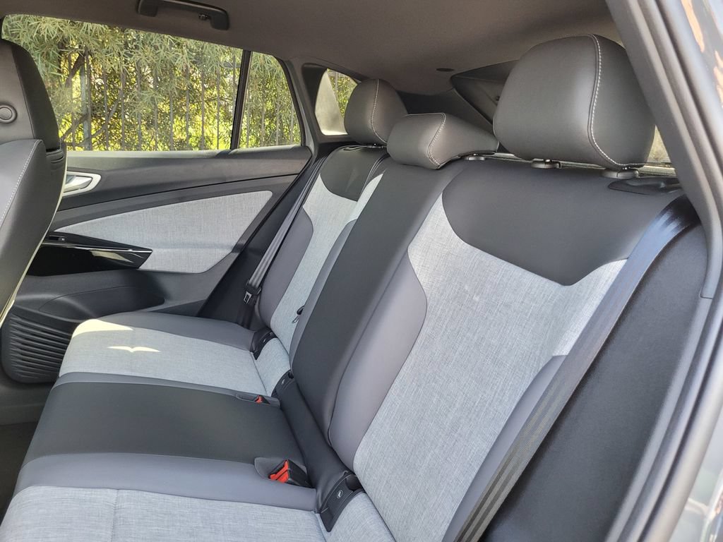 New 2026 Volkswagen ID.4 Pro RWD image 13