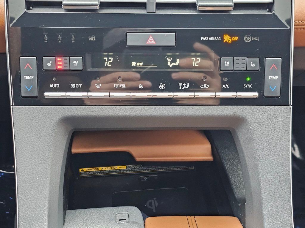 Used 2019 Toyota Avalon Limited w/ Preferred Accessory Package image 16