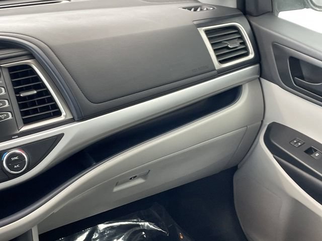 Certified 2019 Toyota Highlander Plus FWD image 31