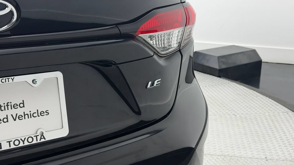 Used 2023 Toyota Corolla LE FWD image 5