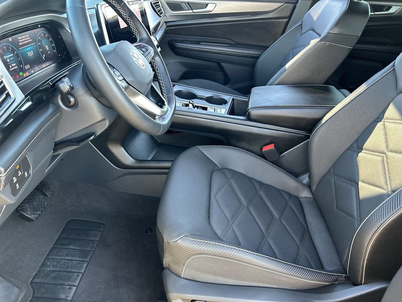 Used 2024 Volkswagen Atlas Cross Sport SE FWD image 16