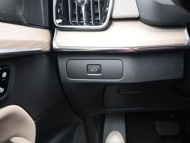 New 2026 Volvo XC90 B6 Plus w/ Protection Package Premier image 29