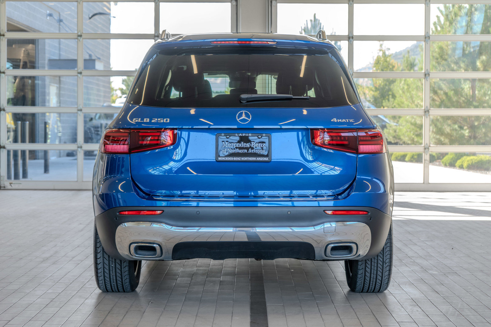 Used 2025 Mercedes-Benz GLB 250 4MATIC image 14