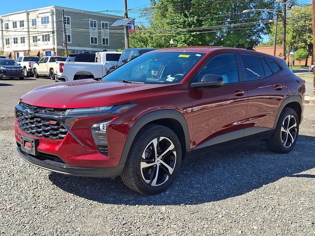 Certified 2024 Chevrolet Trax RS w/ Driver Confidence Package FWD image 3