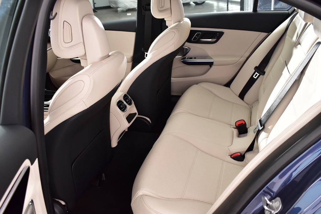 Used 2025 Mercedes-Benz C 300 4MATIC Sedan image 28